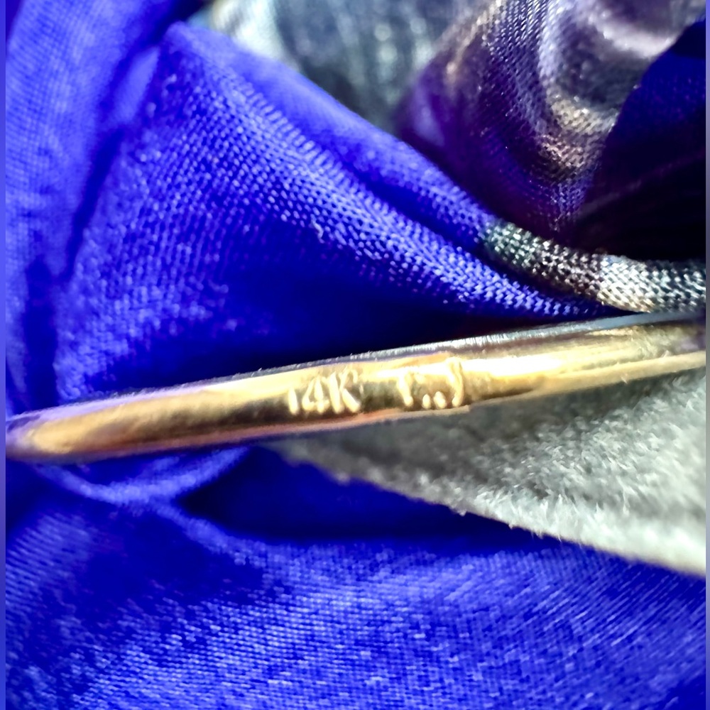 SALE! 14k Gold and Mother of Pearl Cameo - Picture 3 of 5